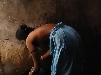 Desi Aunty nudes sexy shower bath mms