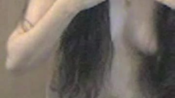 BF shows his girlfriend in her underwear on video