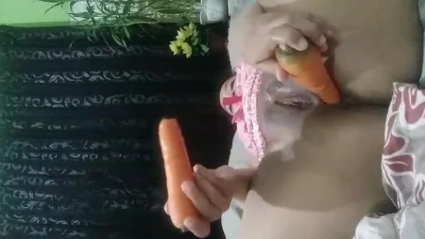 Widow Bhabhi puts carrots in her pussy and ass
