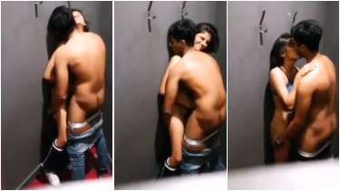 Indian lovers secretly sex in public toilet