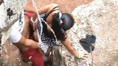 Desi girlfriend fucked on the hill during picnic