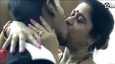 Tailor pressed Bhabhi’s boobs and kissed her