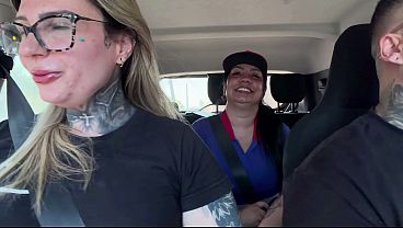 Frentista do bucetão aceita ser atriz porno e temos a maior buceta ja vista
